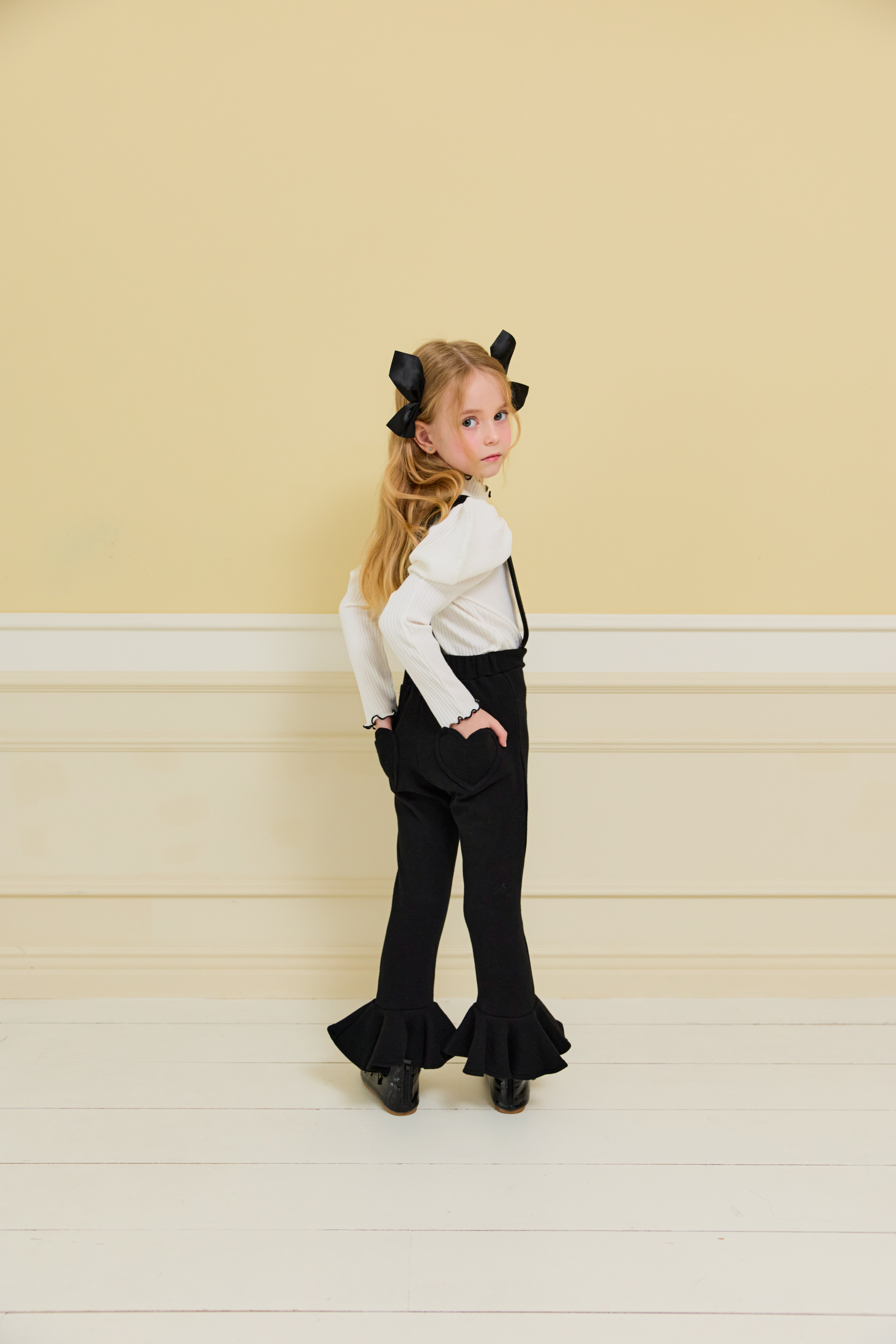 [ALITTLE] Winter twoway heart pocket frill pants_Black