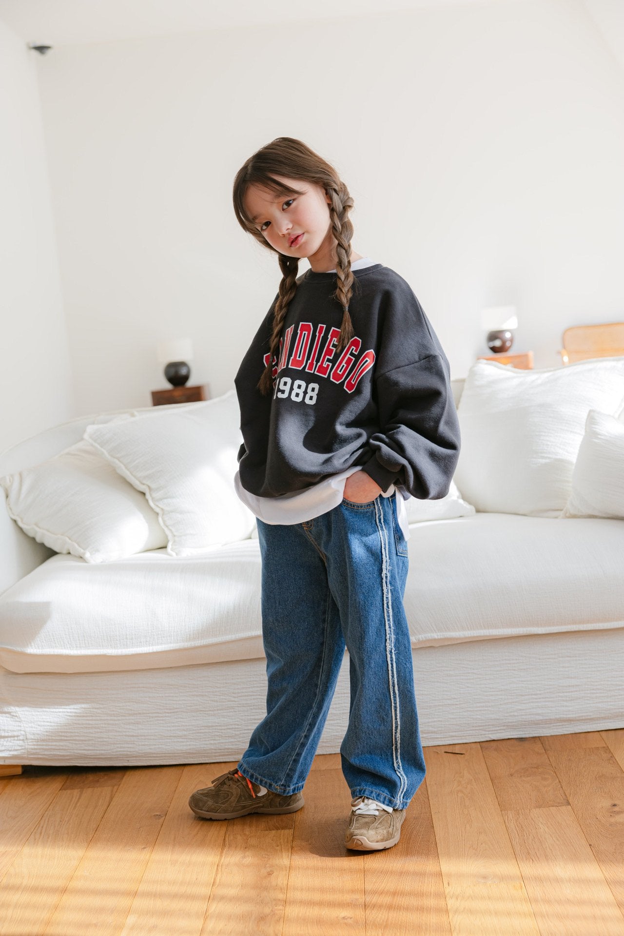 [DOREDORE] Side Line Denim Pants