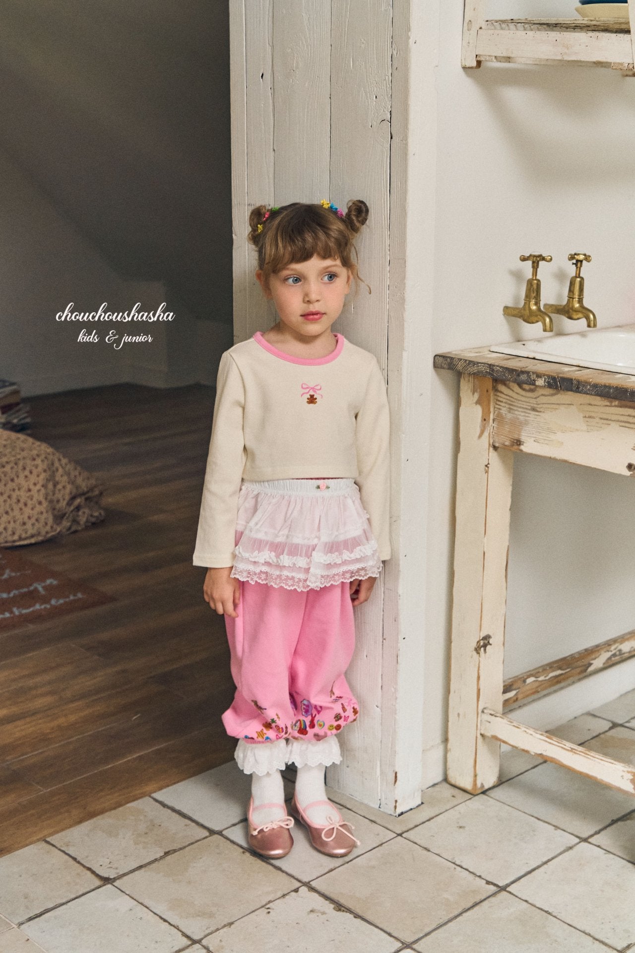 [CHOUCHOUSHASHA] Bear Ribbon Crop T-shirts_2colors