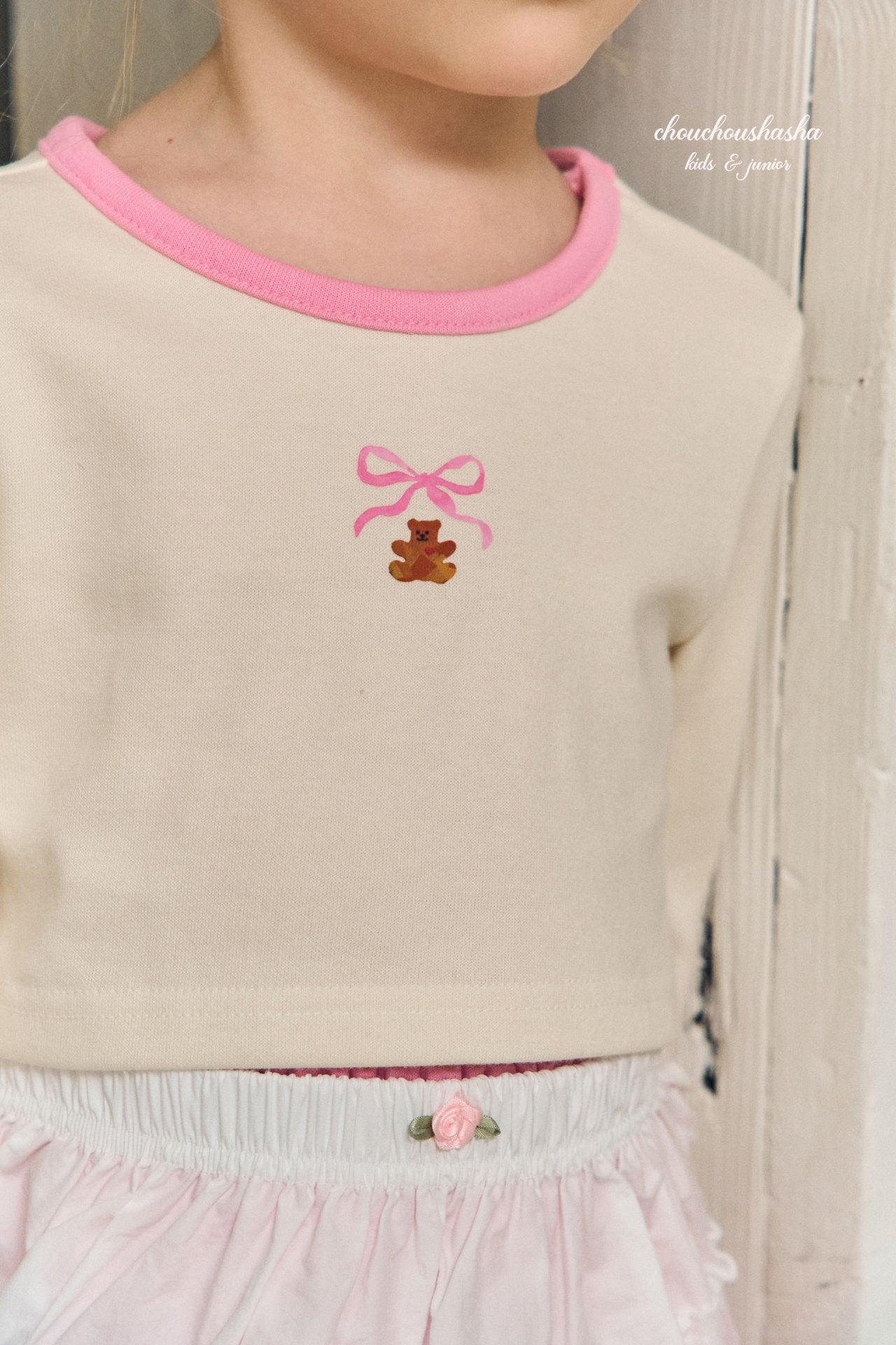 [CHOUCHOUSHASHA] Bear Ribbon Crop T-shirts_2colors