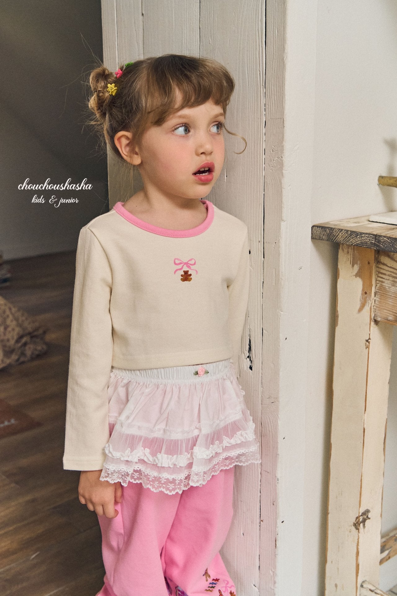 [CHOUCHOUSHASHA] Bear Ribbon Crop T-shirts_2colors