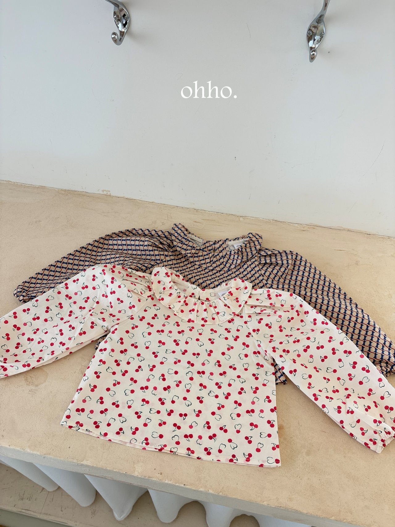 [ohho] Point Friil Blouse_2colors