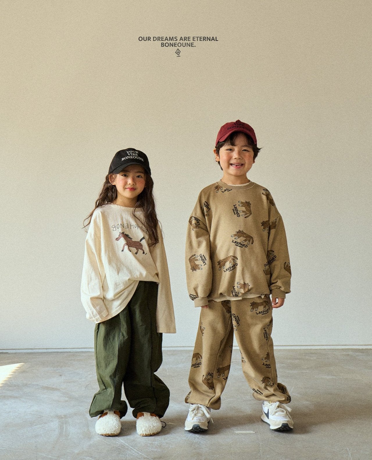 [BONEOUNE] Run Run Horse Single T-shirt_2colors