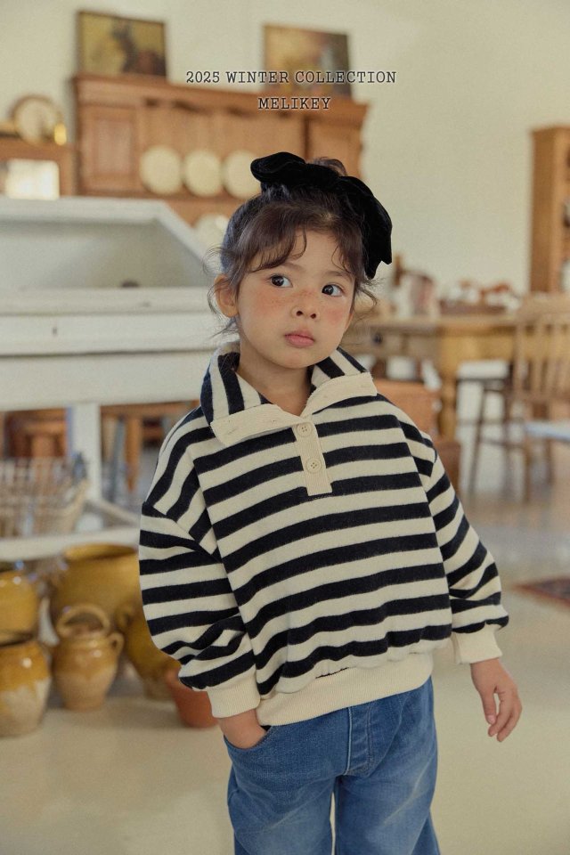 [melikey] High-Neck Simple Sweatshirt_Black