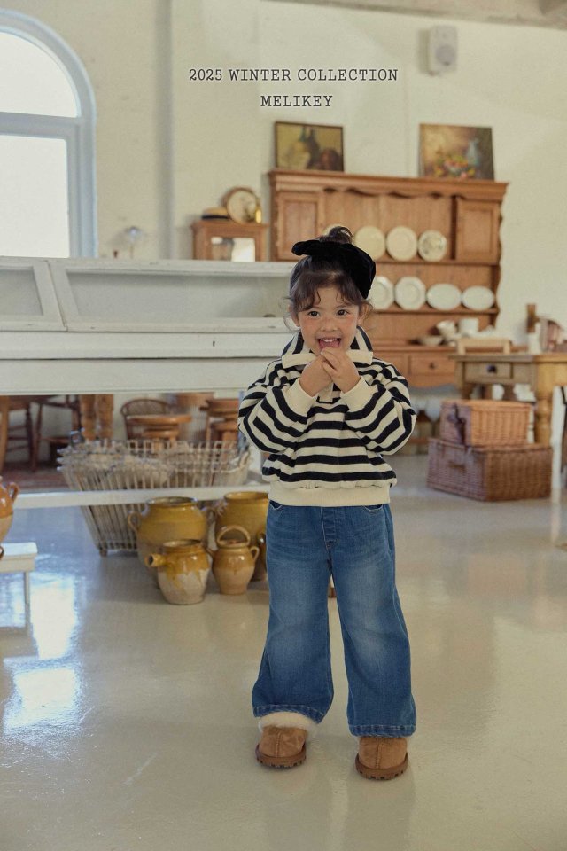 [melikey] High-Neck Simple Sweatshirt_Black