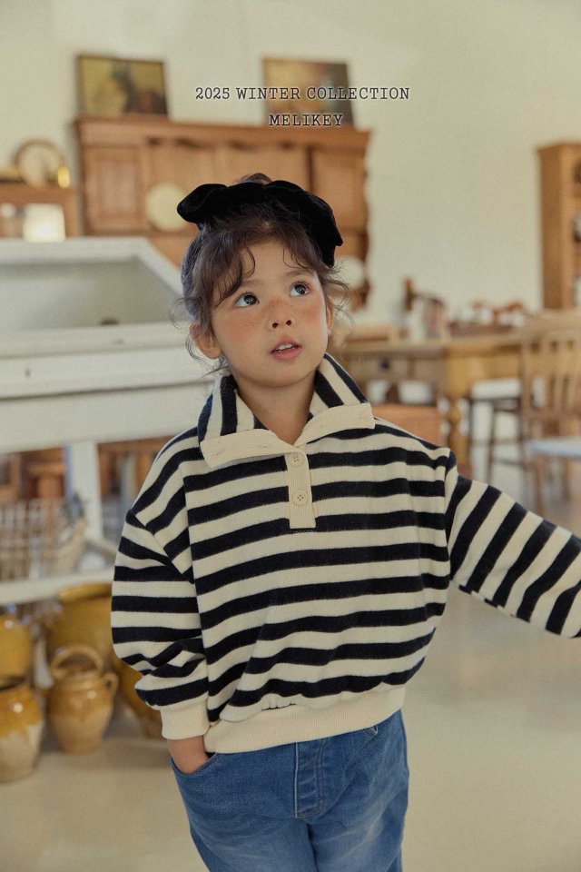 [melikey] High-Neck Simple Sweatshirt_Black