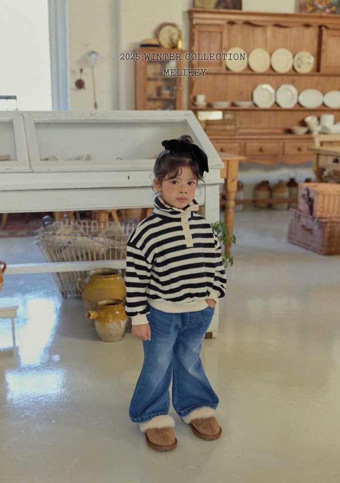 [melikey] High-Neck Simple Sweatshirt_Black