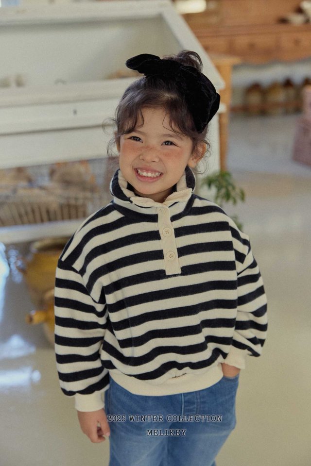 [melikey] High-Neck Simple Sweatshirt_Black