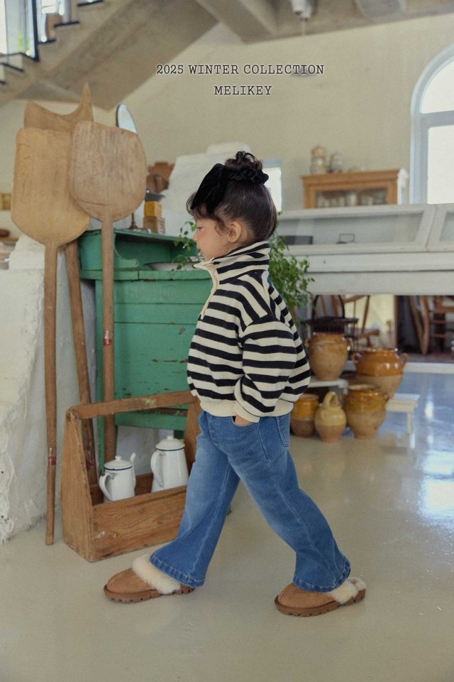 [melikey] High-Neck Simple Sweatshirt_Black