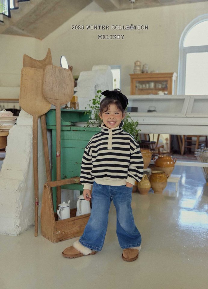 [melikey] High-Neck Simple Sweatshirt_Black