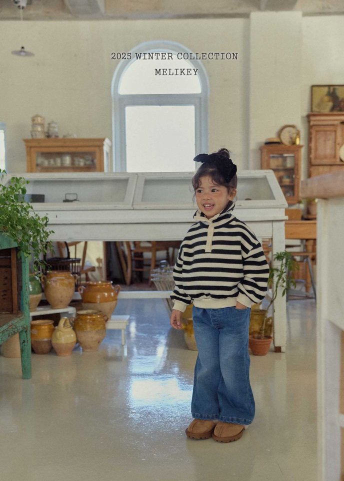 [melikey] High-Neck Simple Sweatshirt_Black