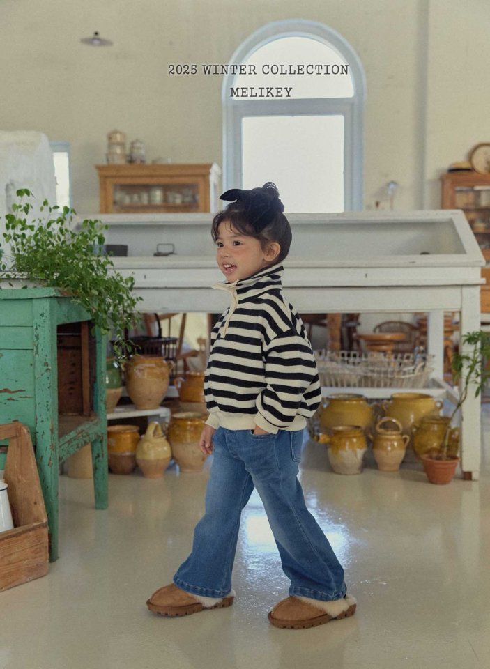 [melikey] High-Neck Simple Sweatshirt_Black