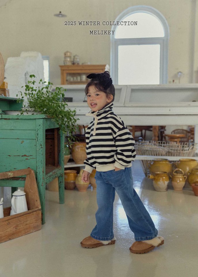 [melikey] High-Neck Simple Sweatshirt_Black