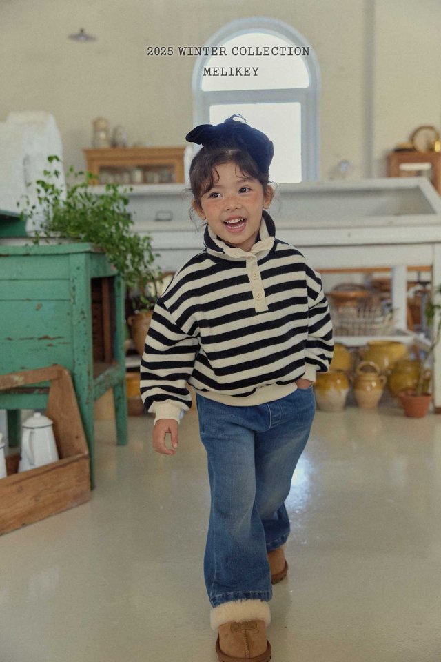 [melikey] High-Neck Simple Sweatshirt_Black