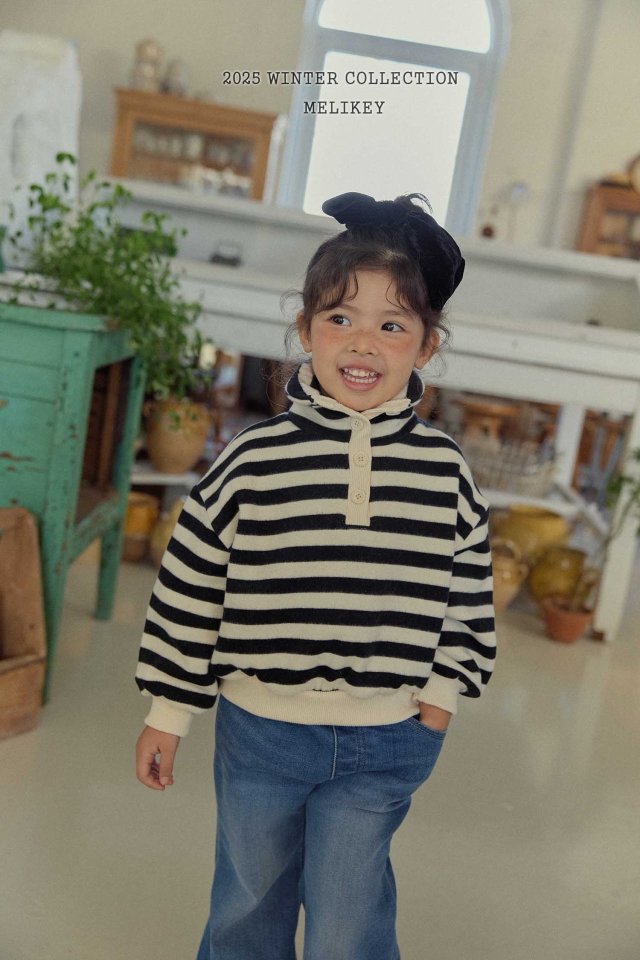 [melikey] High-Neck Simple Sweatshirt_Black