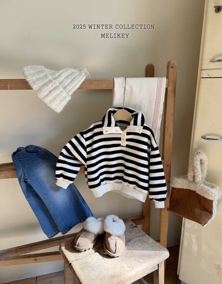 [melikey] High-Neck Simple Sweatshirt_Black